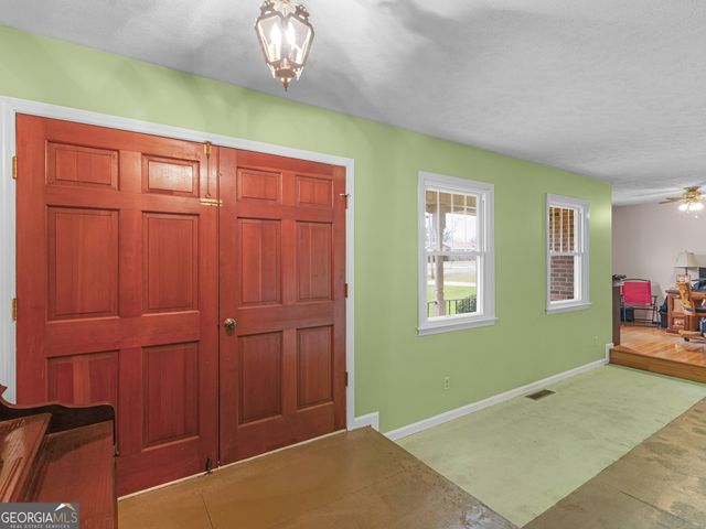 329 Pine Street, Barnesville, GA 30204