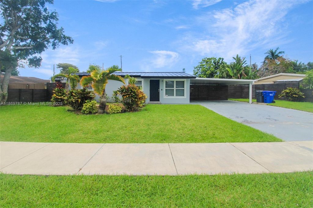 5936 N Farragut Dr, Hollywood, FL 33021