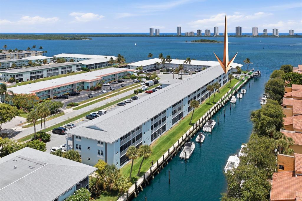 120 Lehane Terrace 202, North Palm Beach, FL 33408