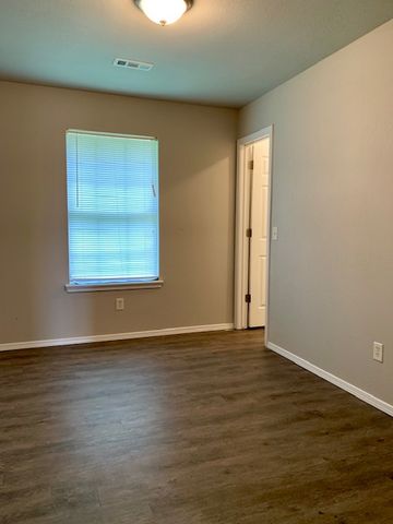 2071 Garnett Road, Springdale, AR 72764