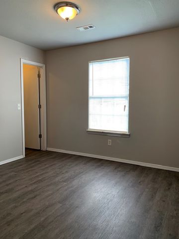 2071 Garnett Road, Springdale, AR 72764