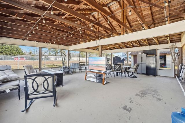 25916 Fm 2100 Road, Huffman, TX 77336