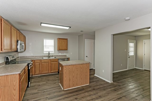 8959 Rushing River Drive, Fort Worth, TX 76118