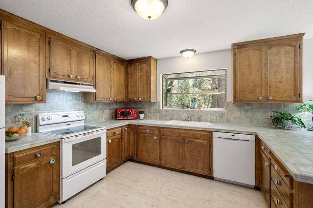 2254 Country Club Dr, Arnold, CA 95223