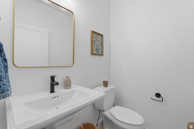 11151 S CHEVIOT HILLS LN, South Jordan, UT 84009