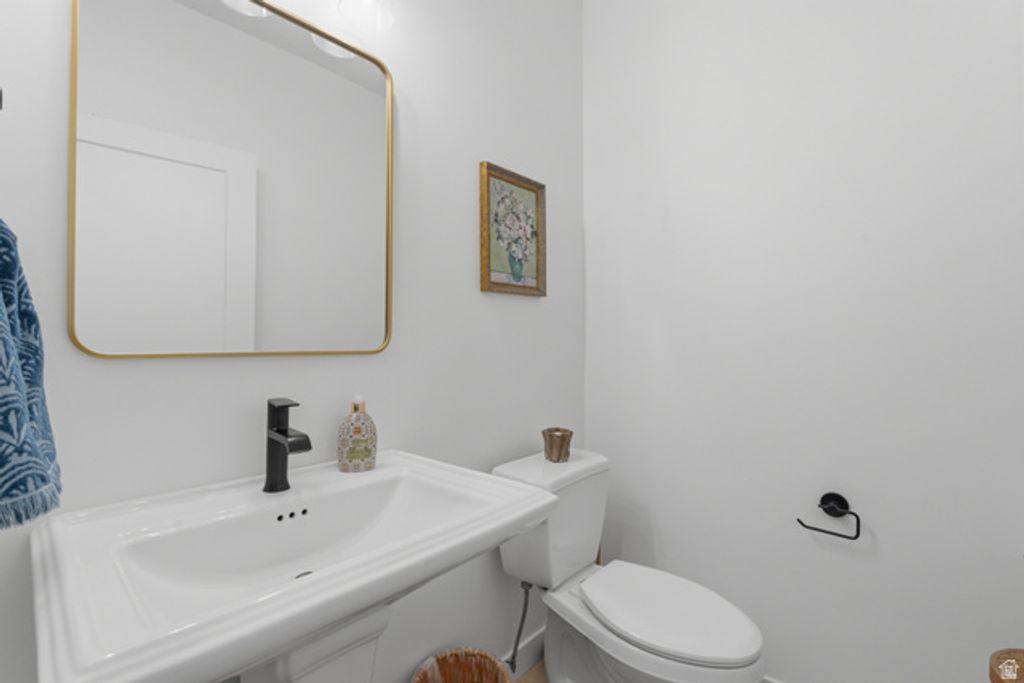 Image 22 of property listing at 11151 S CHEVIOT HILLS LN, South Jordan, UT 84009