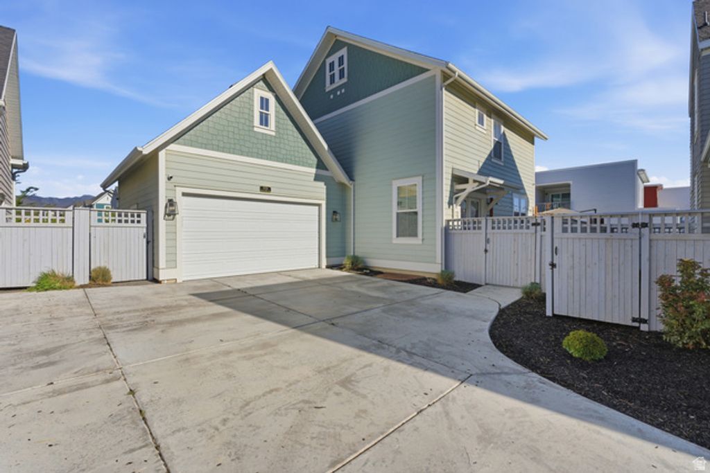 Image 8 of property listing at 11151 S CHEVIOT HILLS LN, South Jordan, UT 84009