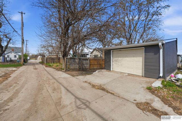 225 F Street, Lincoln, NE 68508