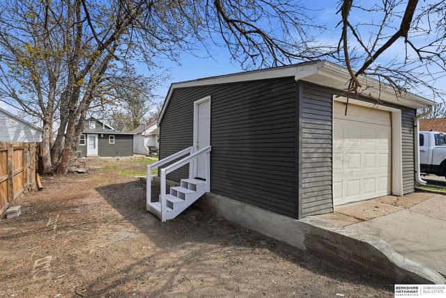 225 F Street, Lincoln, NE 68508