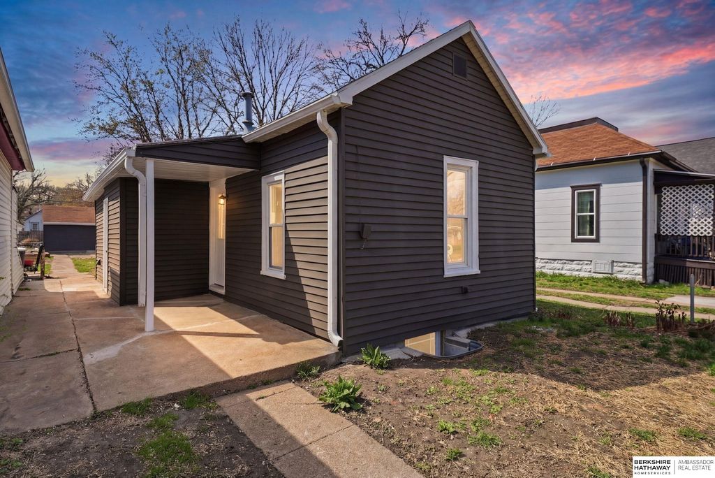 225 F Street, Lincoln, NE 68508