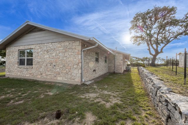 935 SPRING BRANCH RD, Spring Branch, TX 78070