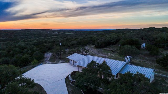 935 SPRING BRANCH RD, Spring Branch, TX 78070