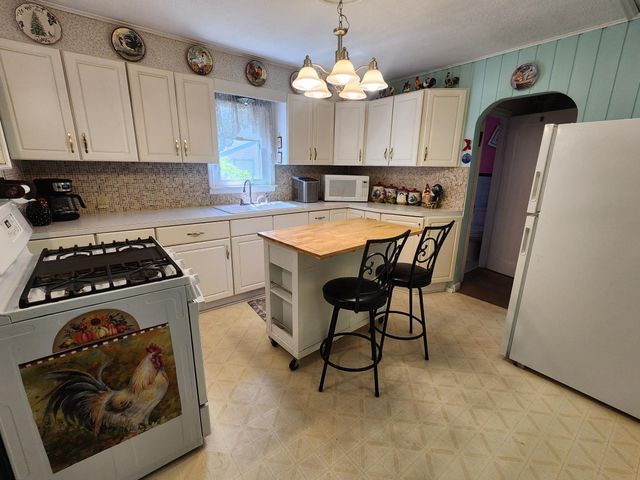 5817 Perry Avenue N, Crystal, MN 55429