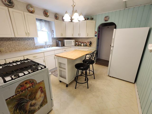 5817 Perry Avenue N, Crystal, MN 55429