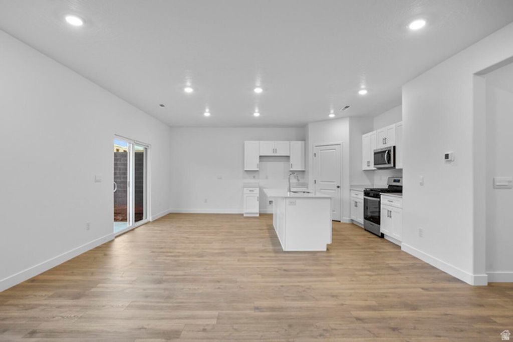 Image 18 of property listing at 1886 S QUEENS GARDEN DR, Washington, UT 84780