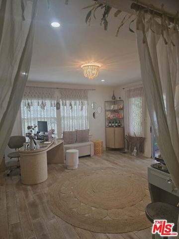 2500 Hyperion Avenue, Silver Lake, CA 90027
