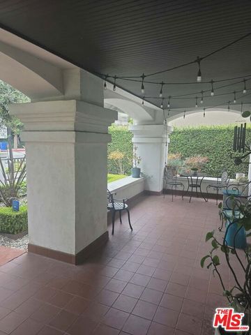 2500 Hyperion Avenue, Silver Lake, CA 90027