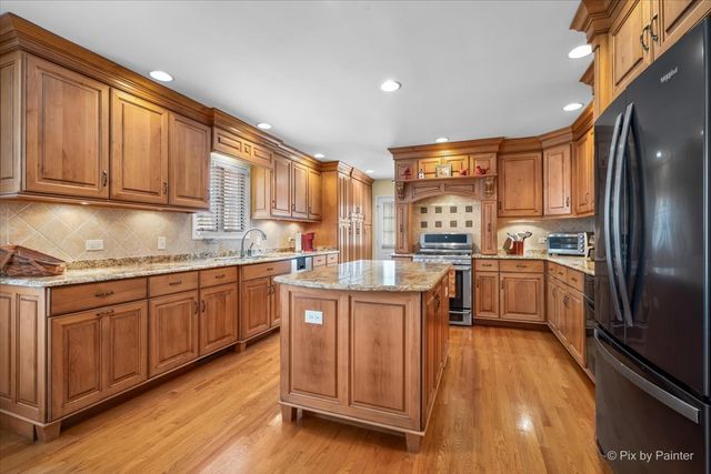 5N490 Hidden Springs Drive, St. Charles, IL 60175