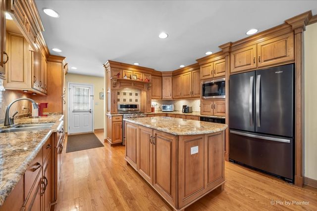 5N490 Hidden Springs Drive, St. Charles, IL 60175