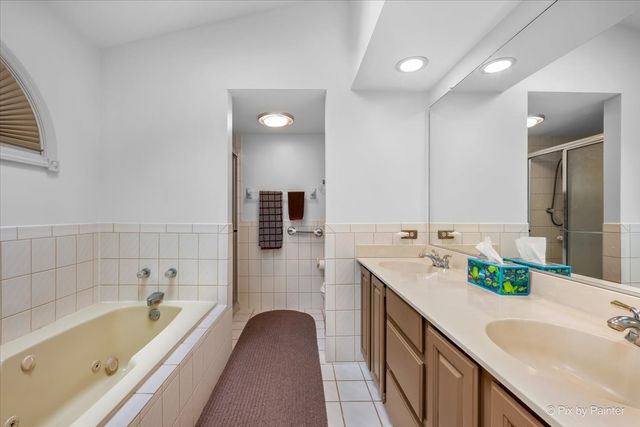 5N490 Hidden Springs Drive, St. Charles, IL 60175