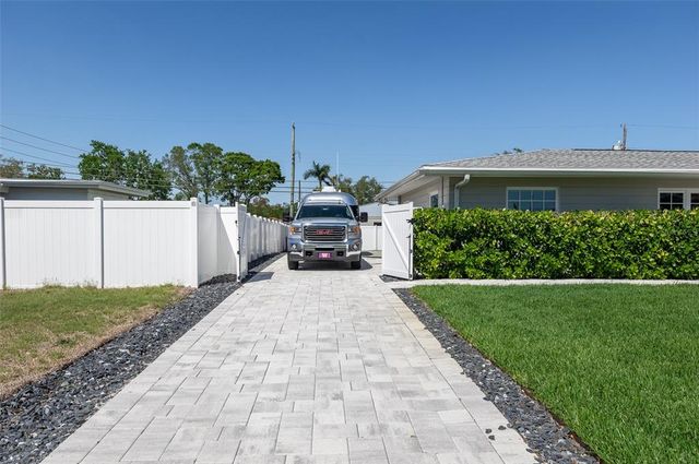 715 44TH AVENUE NE, St Petersburg, FL 33703
