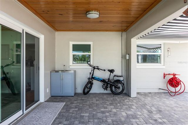 715 44TH AVENUE NE, St Petersburg, FL 33703