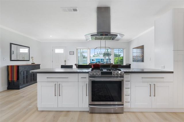 715 44TH AVENUE NE, St Petersburg, FL 33703