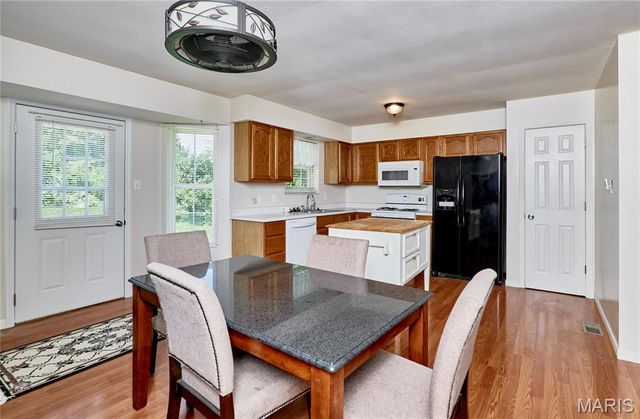 1217 White Oak Court, Troy, MO 63379