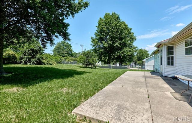 1217 White Oak Court, Troy, MO 63379