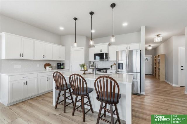 12004 S 107 Avenue, Papillion, NE 68046