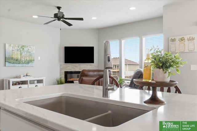12004 S 107 Avenue, Papillion, NE 68046