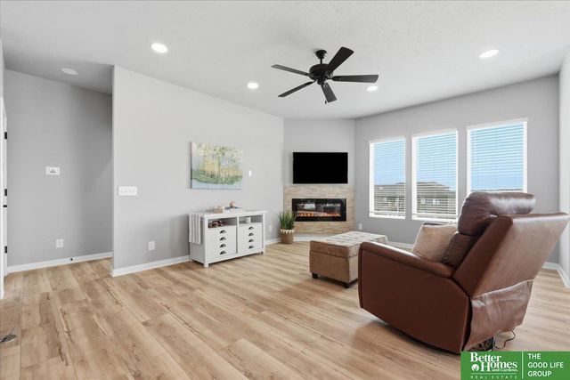 12004 S 107 Avenue, Papillion, NE 68046