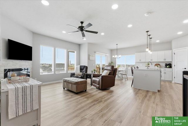 12004 S 107 Avenue, Papillion, NE 68046