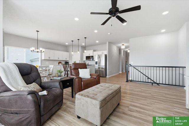 12004 S 107 Avenue, Papillion, NE 68046