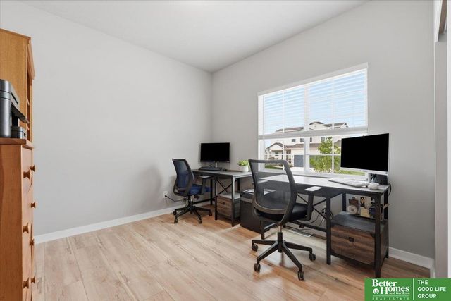 12004 S 107 Avenue, Papillion, NE 68046