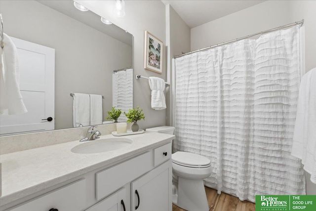 12004 S 107 Avenue, Papillion, NE 68046