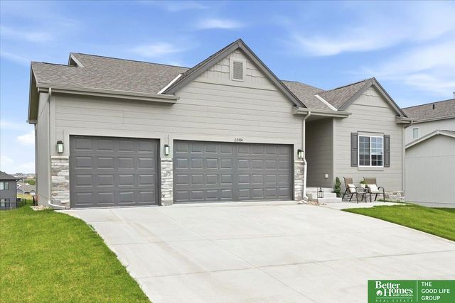 12004 S 107 Avenue, Papillion, NE 68046