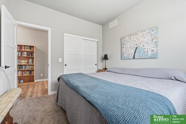 12004 S 107 Avenue, Papillion, NE 68046
