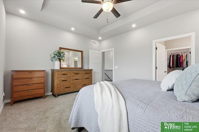 12004 S 107 Avenue, Papillion, NE 68046