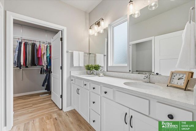 12004 S 107 Avenue, Papillion, NE 68046