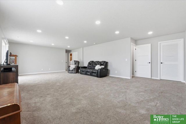 12004 S 107 Avenue, Papillion, NE 68046