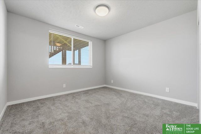 12004 S 107 Avenue, Papillion, NE 68046