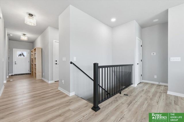 12004 S 107 Avenue, Papillion, NE 68046