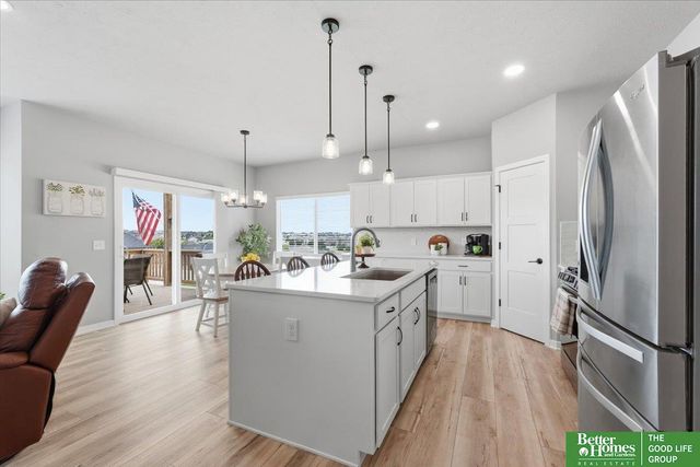 12004 S 107 Avenue, Papillion, NE 68046
