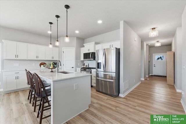 12004 S 107 Avenue, Papillion, NE 68046
