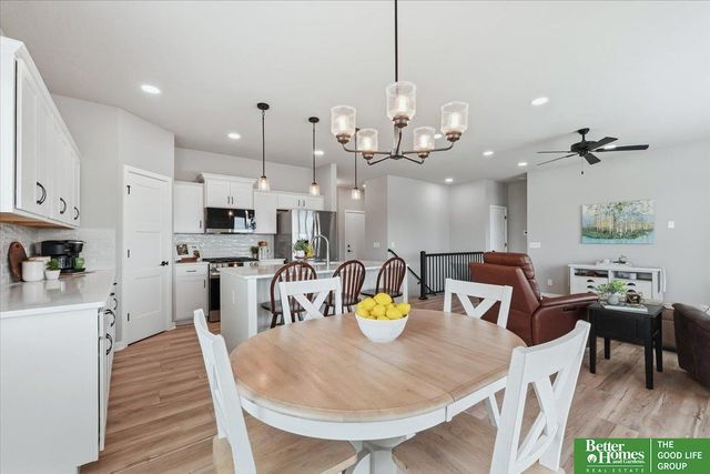 12004 S 107 Avenue, Papillion, NE 68046