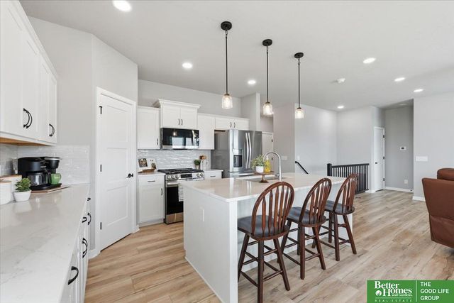 12004 S 107 Avenue, Papillion, NE 68046