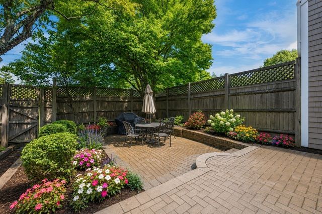 439C Dedham Street C, Newton, MA 02459