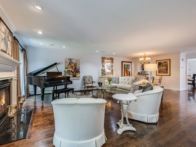 439C Dedham Street C, Newton, MA 02459