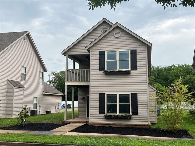 2708 N Westminster Drive, Fayetteville, AR 72704